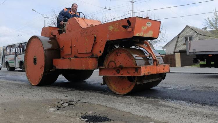 Во всех округах Ставрополья идёт ямочный ремонт дорог