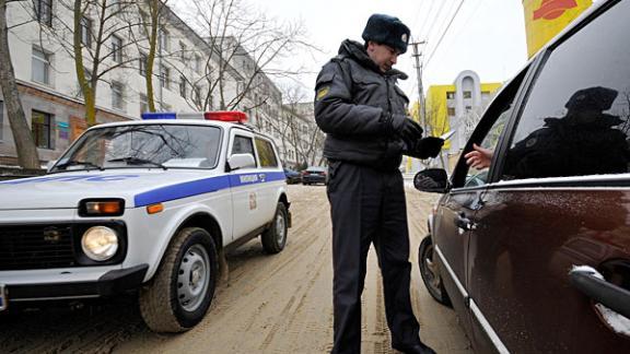 В Пятигорске автомобилистку наказали за катание ребёнка в люке машины
