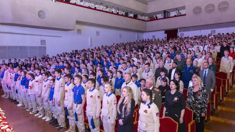 Около 800 школьников собрал слёт юнармейцев в Ставрополе