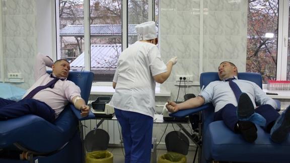 Ставропольские чиновники сдали кровь для онкобольных детей