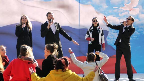 В Невинномысске День народного единства праздновали тысячи человек
