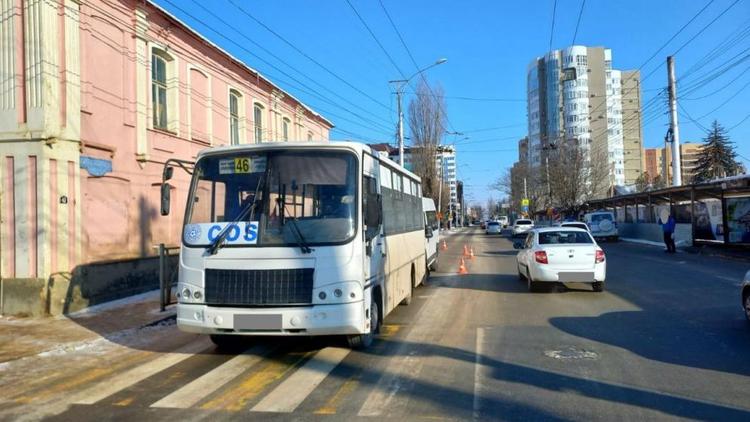 Две маршрутки столкнулись на центральной улице Ставрополя