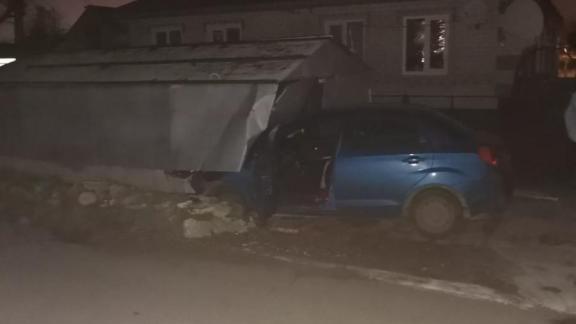 В Михайловске автоледи врезалась в гараж