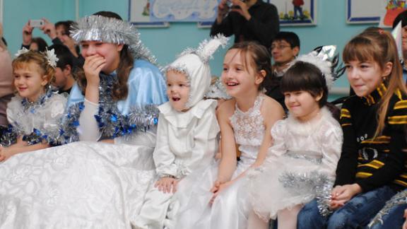 Сбербанк провел новогодний праздник в детском доме в селе Преградное