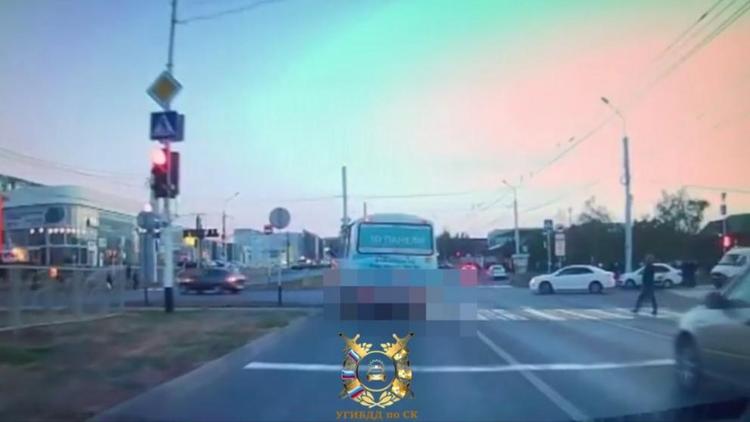 В Ставрополе оштрафовали водителя автобуса за проезд на «красный»