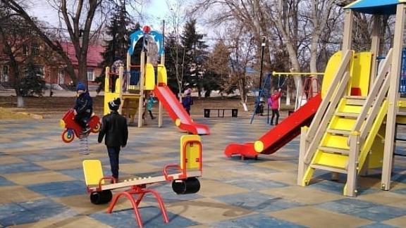 В Грачёвском округе Ставрополья благоустроили детскую площадку