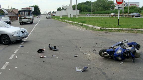 В Невинномысске в ДТП пострадал водитель скутера