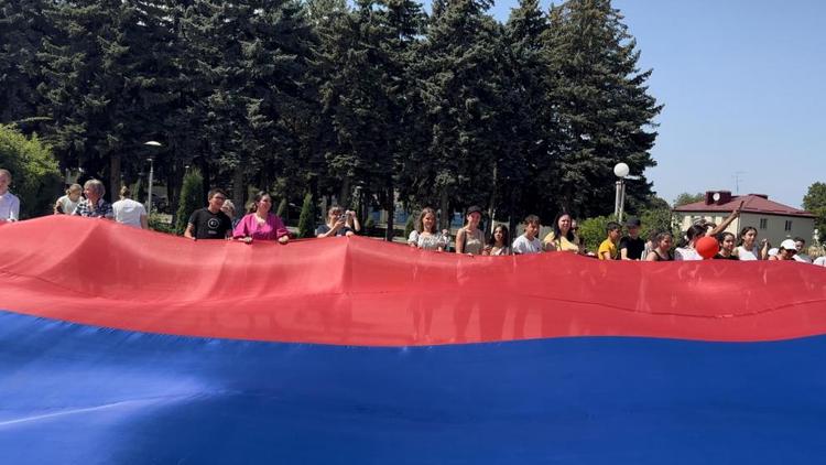40-метровый флаг России развернули в Предгорном округе Ставрополья