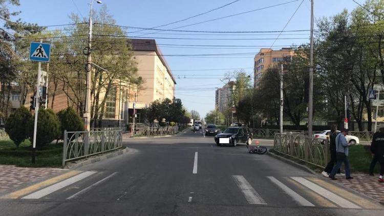 В Ставрополе внедорожник столкнулся с мотоциклом