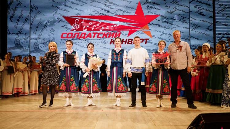 Лев Лещенко высоко оценил организацию конкурса «Солдатский конверт» в Ставрополе