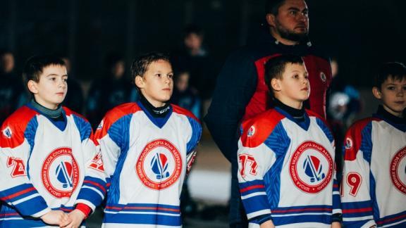 Юные хоккеисты ставропольского «Наследия» заслужили серебро на родном льду 