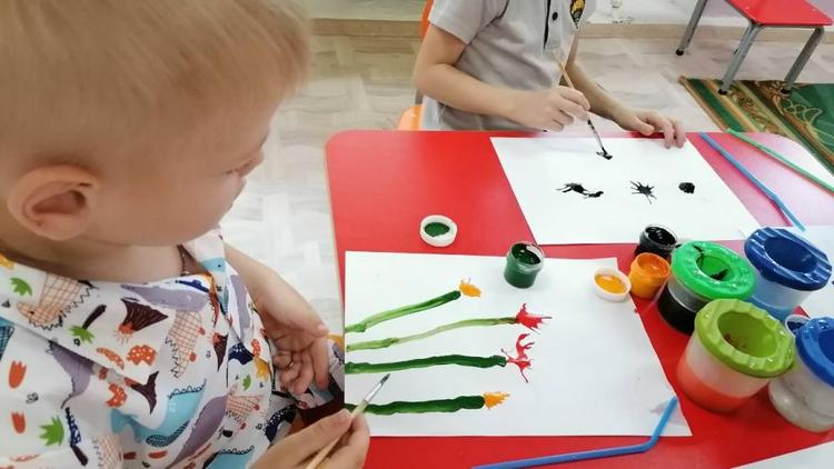 Кляксографию освоили в детском саду Труновского округа Ставрополья 
