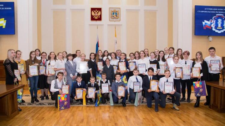 На Ставрополье провели детский литературно-художественный конкурс «Каждый имеет право…»