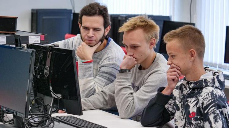 Школьники из Невинномысска вышли в финал международного конкурса по искусственному интеллекту