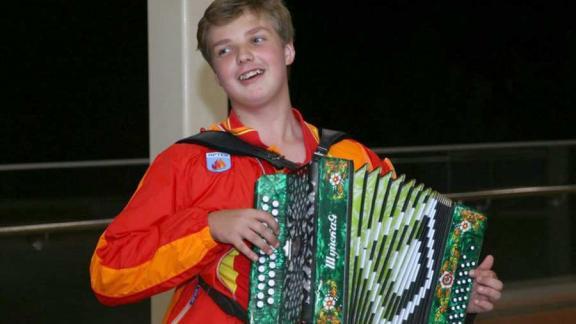 Юный кисловодчанин победил в конкурсе бардовской песни в «Артеке»