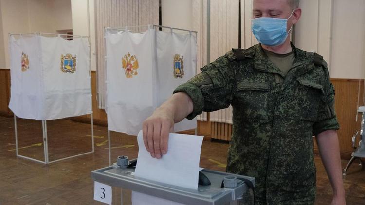 Жители Ставрополья приходили на выборы семьями