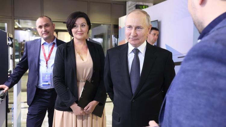 Президент РФ принял участие в заседании форума «Сильные идеи для нового времени»