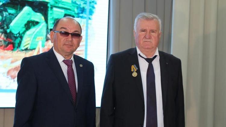 На Ставрополье наградили руководителя сельхозпредприятия за помощь СВО