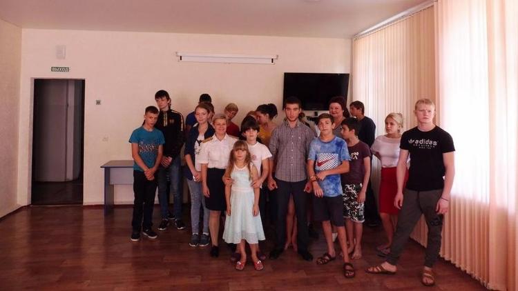 Следователи Ессентуков поздравили воспитанников детского дома с Днем знаний
