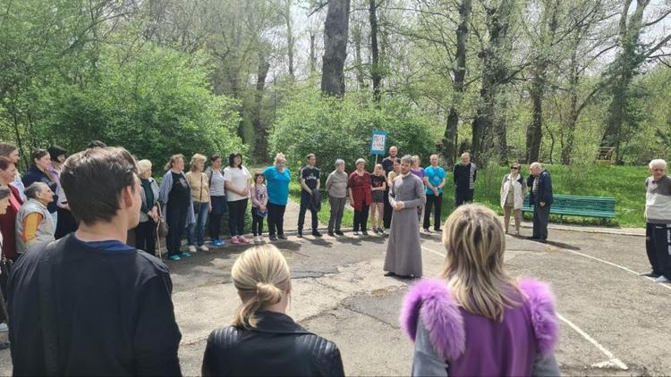 Беженцев Донбасса поздравили с Пасхой в Невинномысске