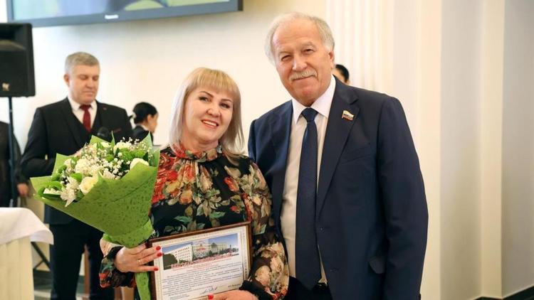 Председатель краевой Думы поздравил женский актив Ставрополья с предстоящим праздником