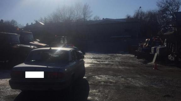 В Кисловодске автомобиль без водителя наехал на собственного владельца