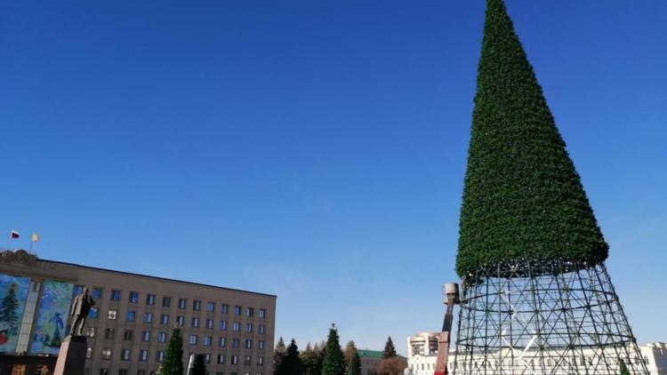 Монтаж 34 новогодних ёлок начался в Ставрополе