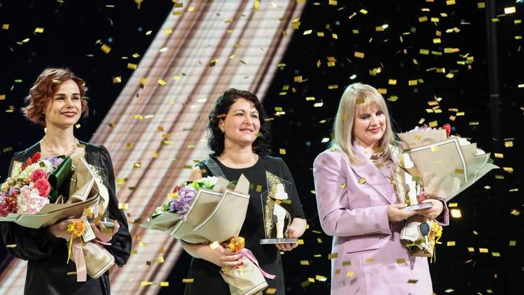 Владимир Владимиров поздравил победительниц конкурса «Женщина года» в Ставрополе