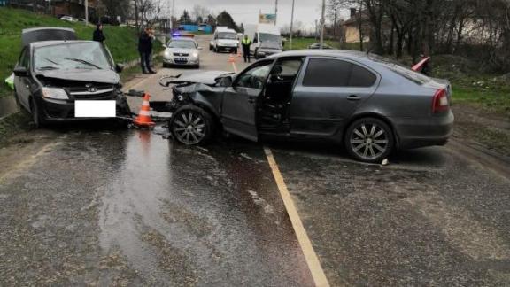 Лишённый права управления водитель спровоцировал аварию в Пятигорске