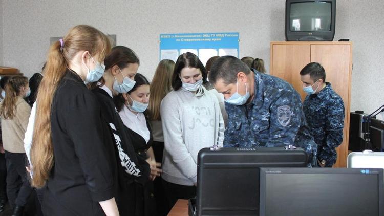 Для кадетов Невинномысска организовали экскурсию в городской отдел полиции