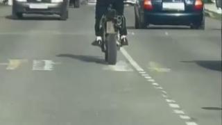 В селе Александровском подросток-мотоциклист пытался уехать от автоинспекторов