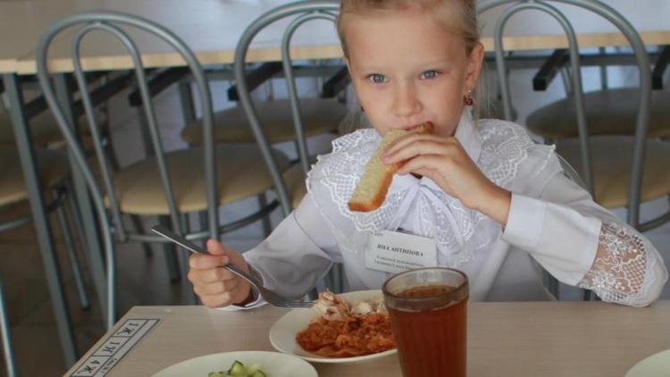 На Ставрополье почти 132 тысячи младшеклассников получают бесплатное горячее питание