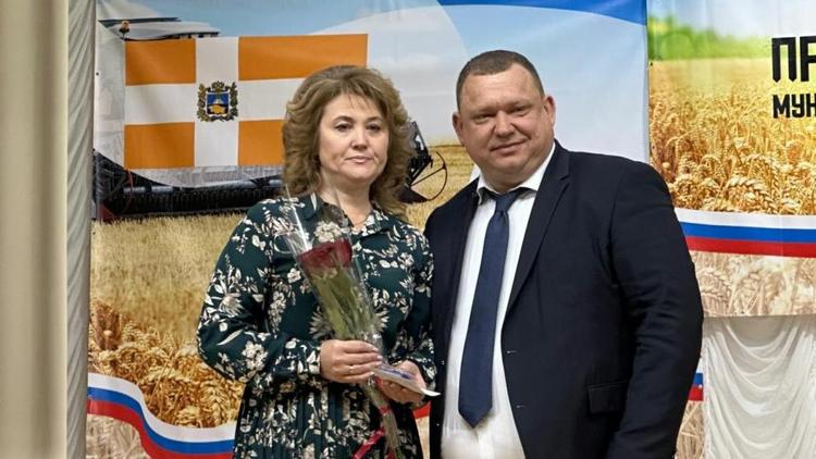 Педагогам Предгорного округа вручили награды Министерства просвещения РФ