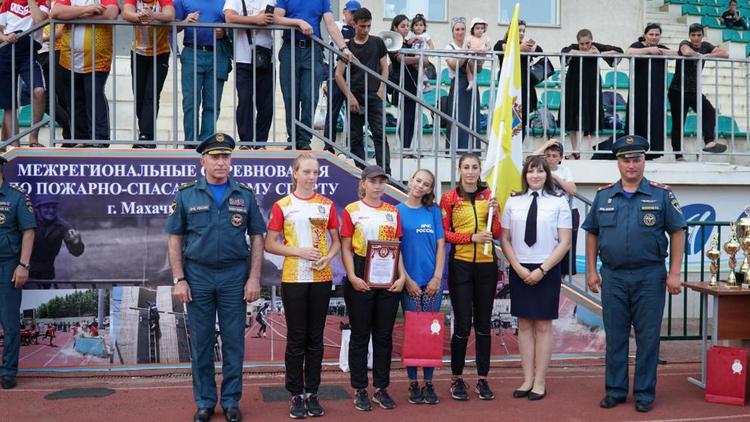 На межрегиональных соревнованиях по пожарно-спасательному спорту победили ставропольцы