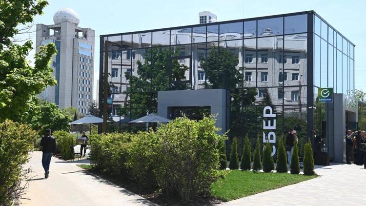Первый офис Сбербанка открыт в Севастополе