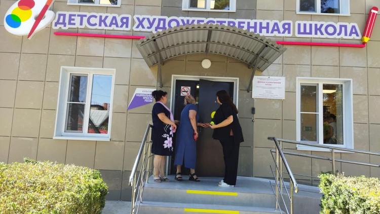 В Александровском округе Ставрополья оценили качество капремонта художественной школы