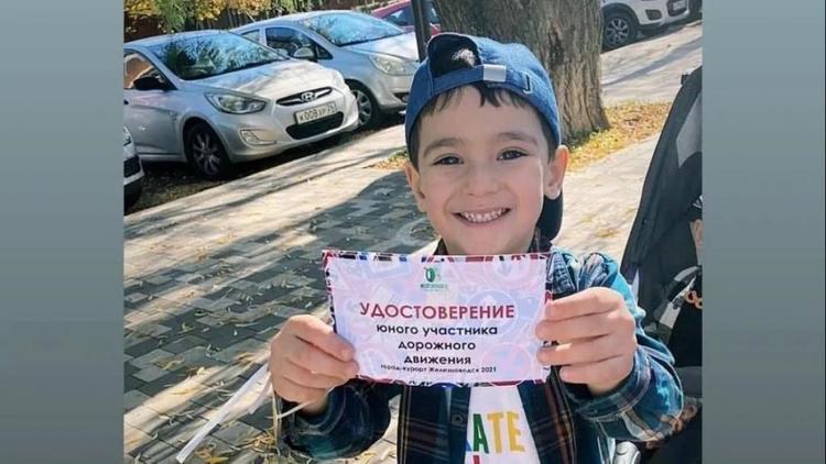 Удостоверения юных участников дорожного движения вручили детям в Железноводске