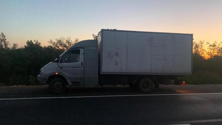 На Ставрополье микроавтобус с пассажирами врезался в грузовик