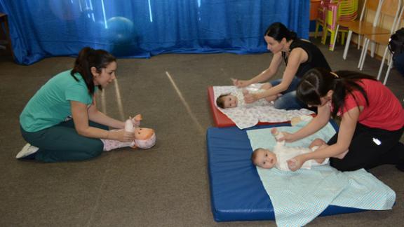 В Невинномысске для малышей и их мам организовали занятия «Бэби Фитнес»