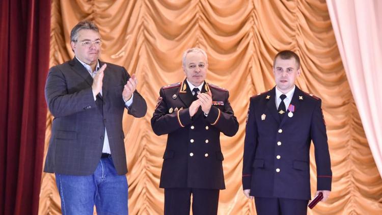 Губернатор Ставрополья наградил полицейских в Новоселицком районе