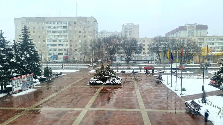 Мэр Невинномысска объяснил, почему в марте идет снег