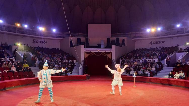 В Кисловодске дети бесплатно посетили премьеру циркового шоу