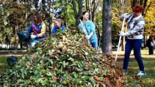 От листвы и мусора дружно очистили Пятигорск 13,5 тысяч человек