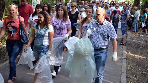В Ставрополе прошел субботник по уборке территории Таманской лесной дачи
