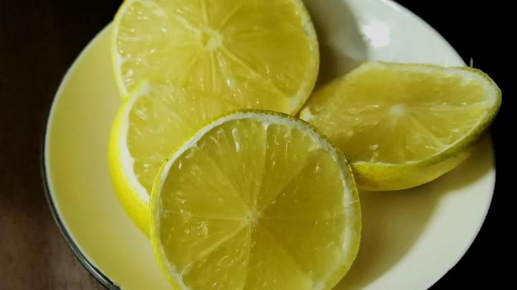 Житель Ставрополя в собственной теплице выращивает лимоны разных видов