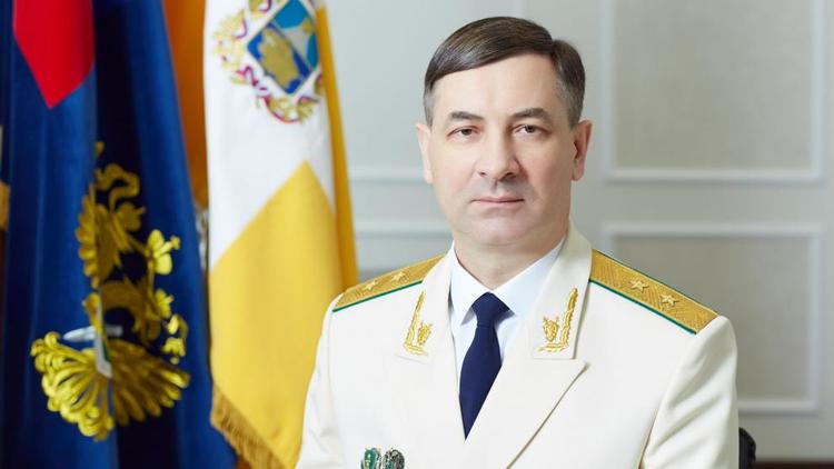 Прокурор Ставрополья поздравил коллег с профессиональным праздником