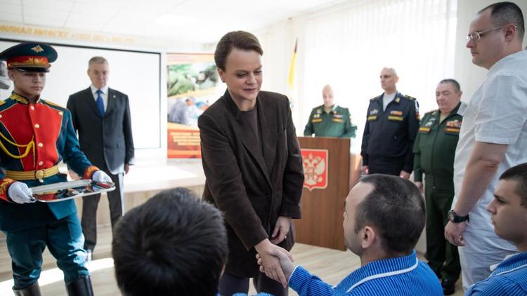 Замминистра обороны РФ посетила военный госпиталь в Ставрополе