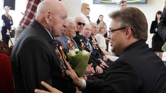 Губернатор вручил еще 14 медалей к 70-летию Победы ставропольским ветеранам