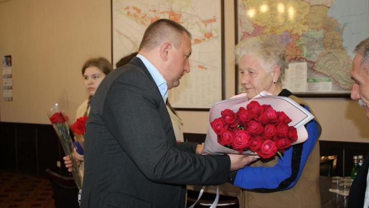 В Минераловодском округе спустя 66 лет вручили награду семье Героя