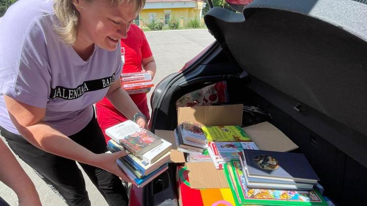 В Предгорье собрали более 300 книг для школьников ЛДНР